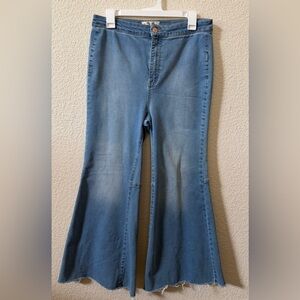 We The Free (31) High Rise Flare Leg Boho Festival Jean Raw Hem Inseam 26.5”